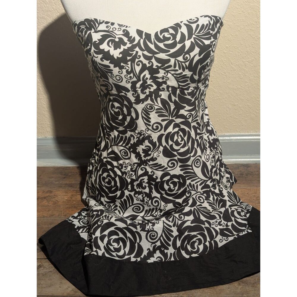 White House Black Market Strapless Dress - Size 8 - Chic Black & White Pattern!